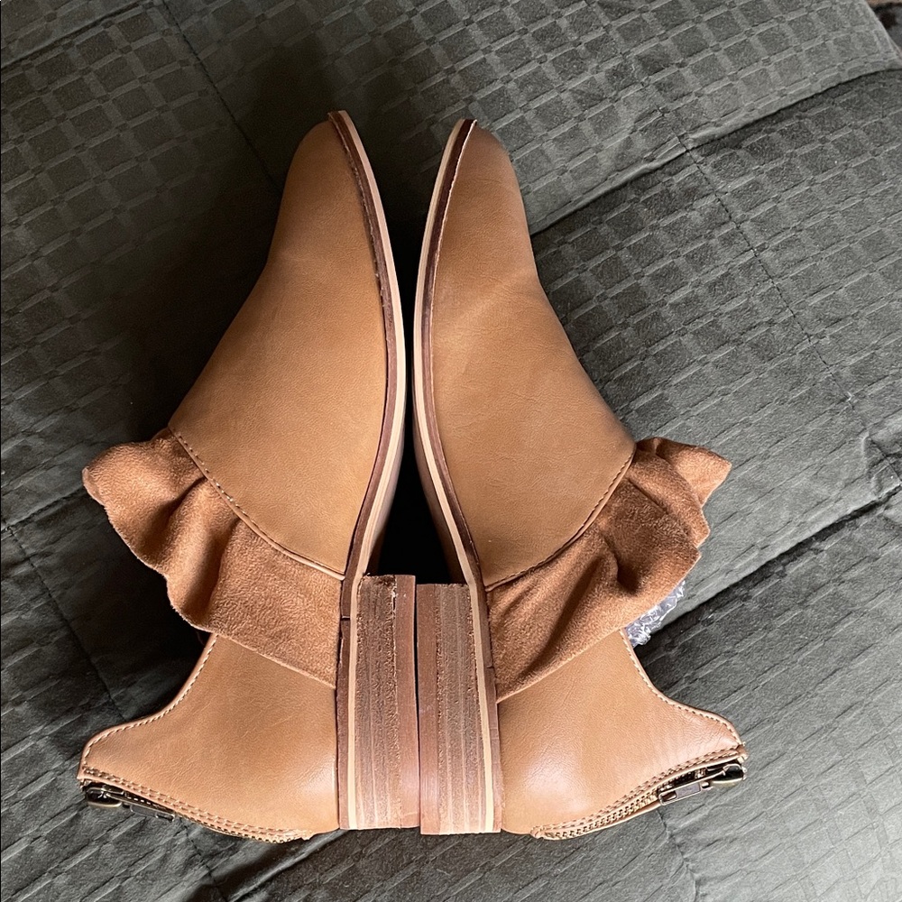 CCOCCI Ivy Women’s Tan Flats with Ruffle Detail